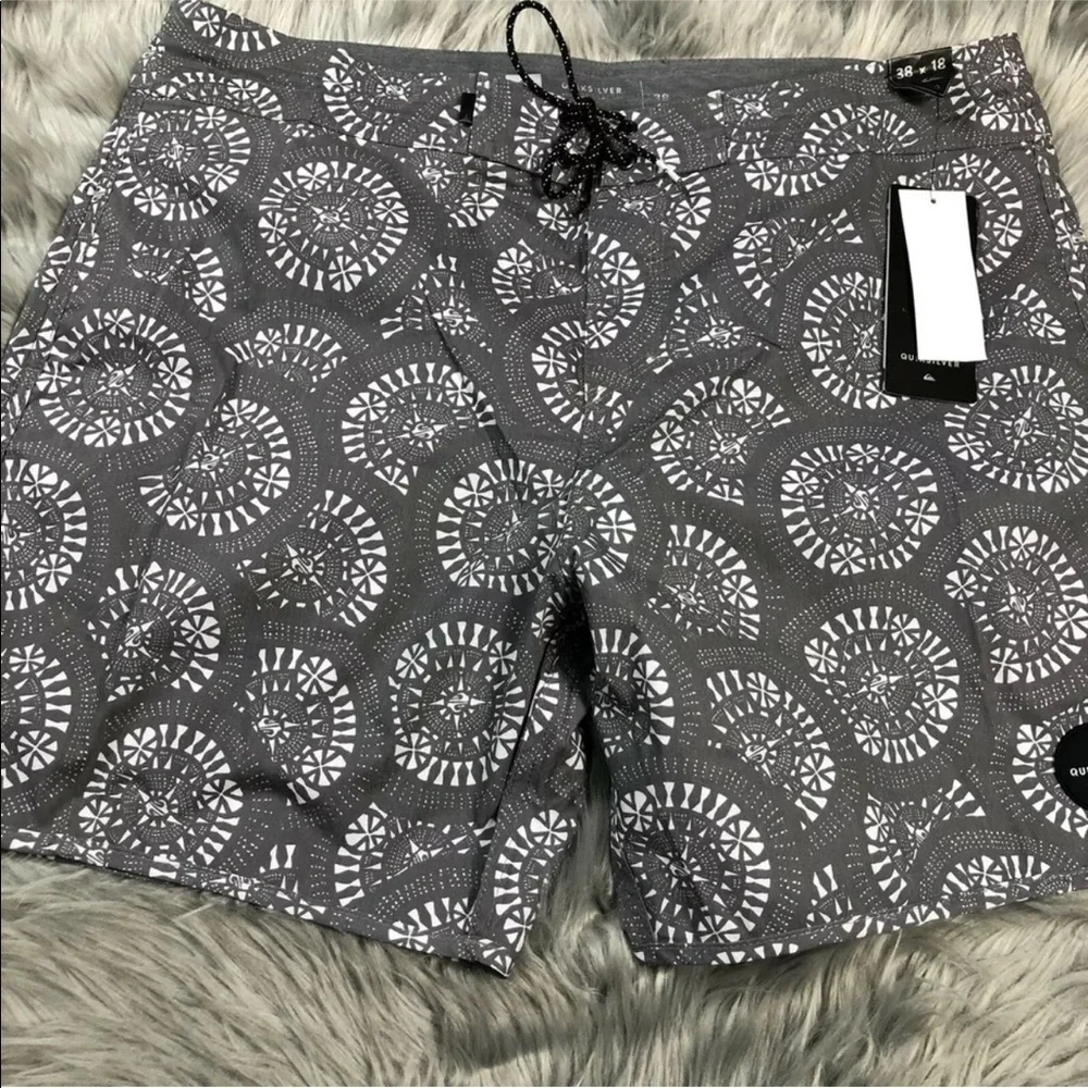 Quiksilver Variable 18” Beach Shorts Gray Quiet Shade Size 38